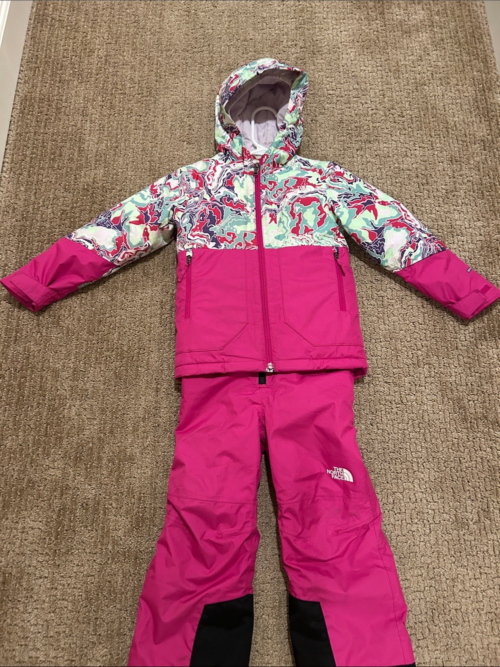 The North Face Girls' Bright Pink & Multicolor Marble Ski Jacket - Picture 15 of 16